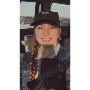 Meet your Posher, Hannah